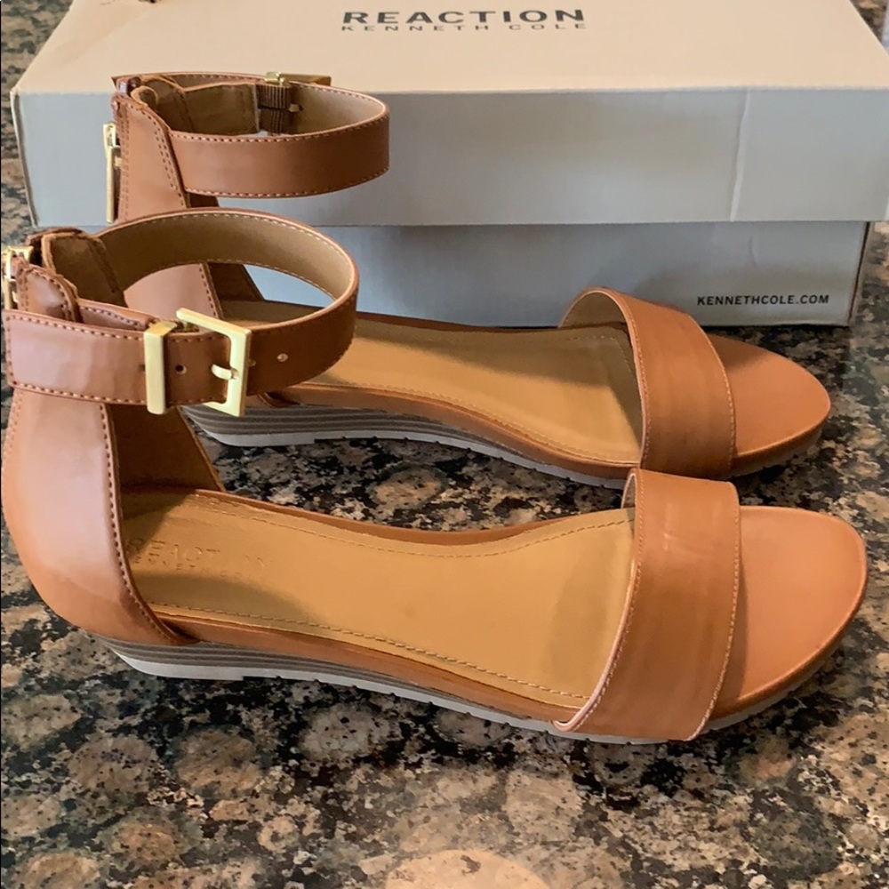 Kenneth Cole reaction Great Race sandal.